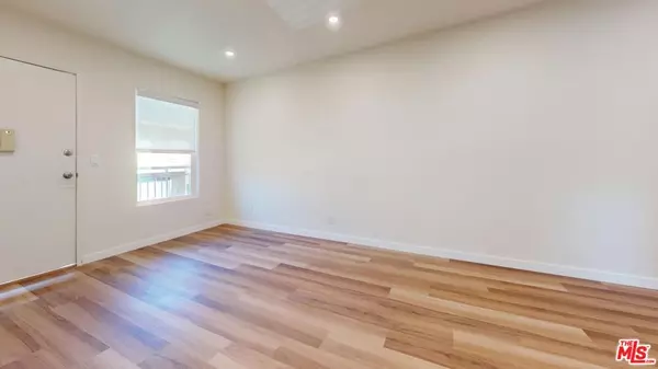 Los Angeles, CA 90025,11551 Ohio AVE #4