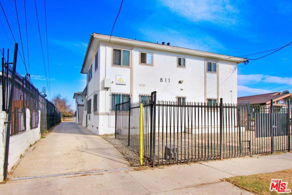 Los Angeles, CA 90044,811 W 97th ST