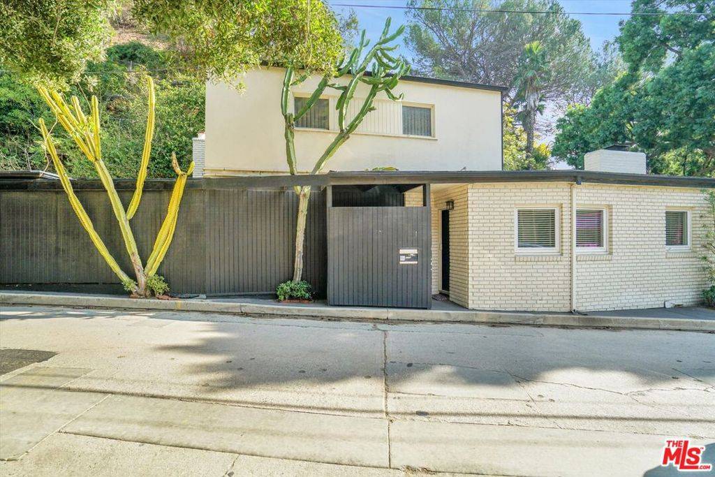 Los Angeles, CA 90210,1710 Franklin Canyon DR