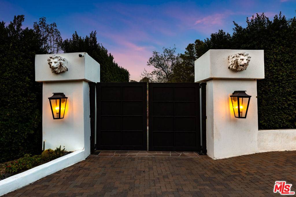 Studio City, CA 91604,3160 Coldwater Canyon AVE