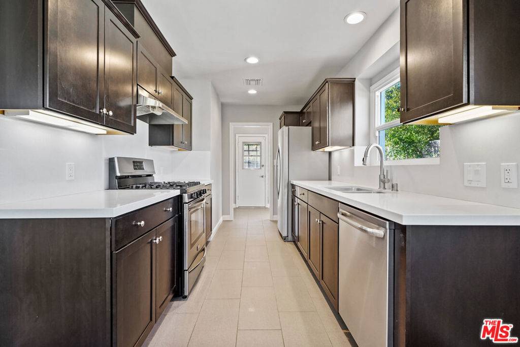 Encino, CA 91436,16354 Moorpark ST