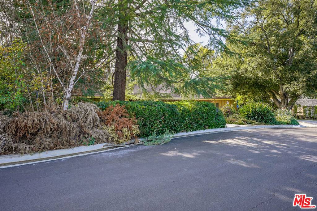 Woodland Hills, CA 91364,5051 Arundel DR