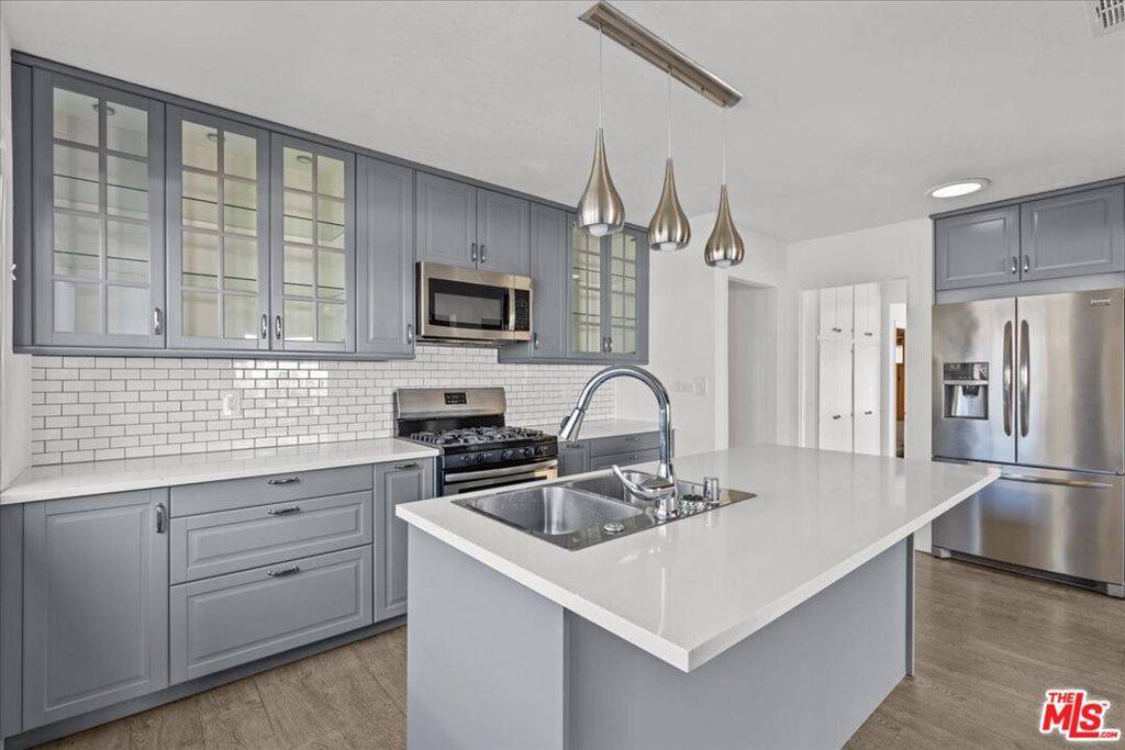 8027 Handley AVE, Los Angeles, CA 90045