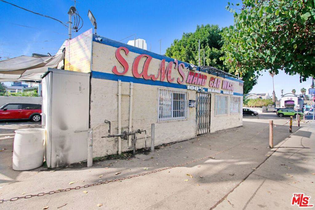 Los Angeles, CA 90057,2570 Beverly BLVD