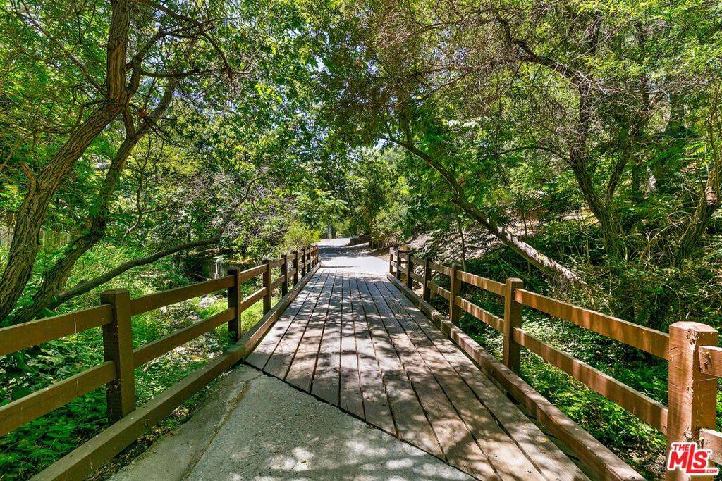 25813 Dark Creek RD, Calabasas, CA 91302