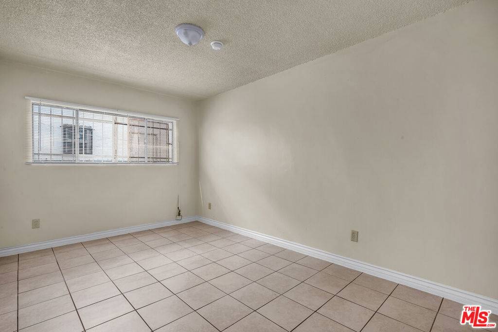 Los Angeles, CA 90037,1095 W 39th ST #30