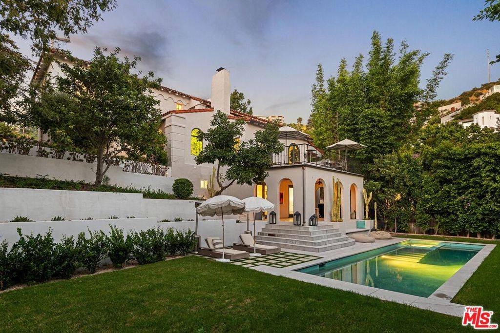 1512 Sunset Plaza DR, Los Angeles, CA 90069
