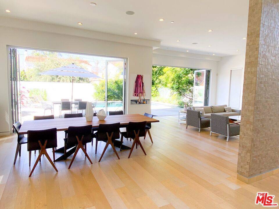 Los Angeles, CA 90048,6221 Maryland DR