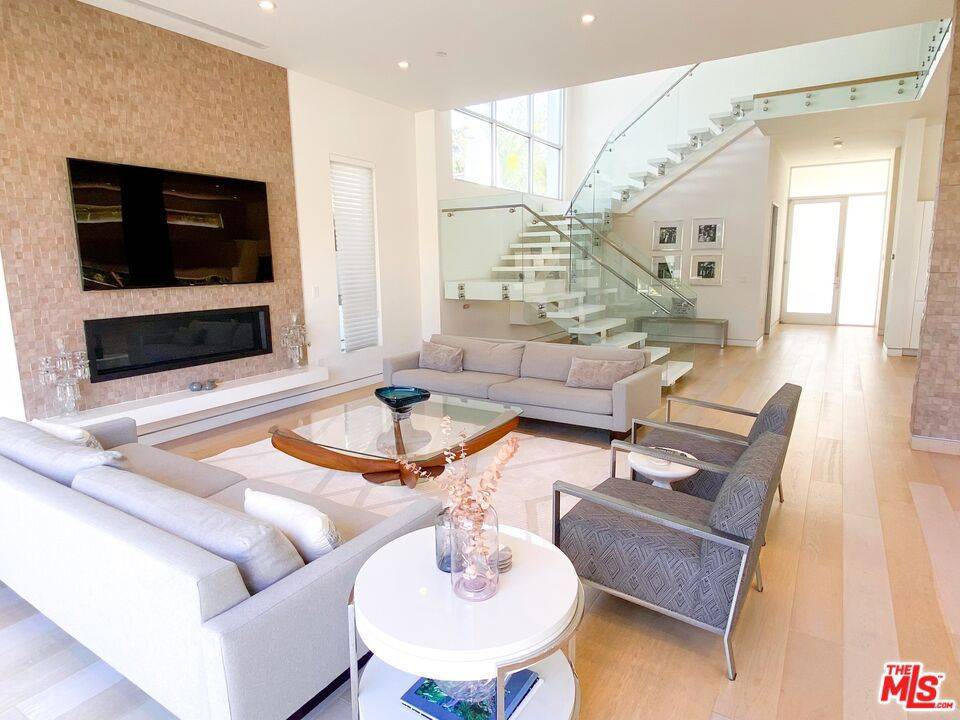6221 Maryland DR, Los Angeles, CA 90048