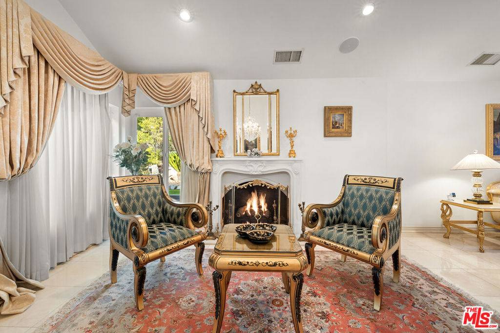 Sherman Oaks, CA 91403,16230 Meadowcrest RD