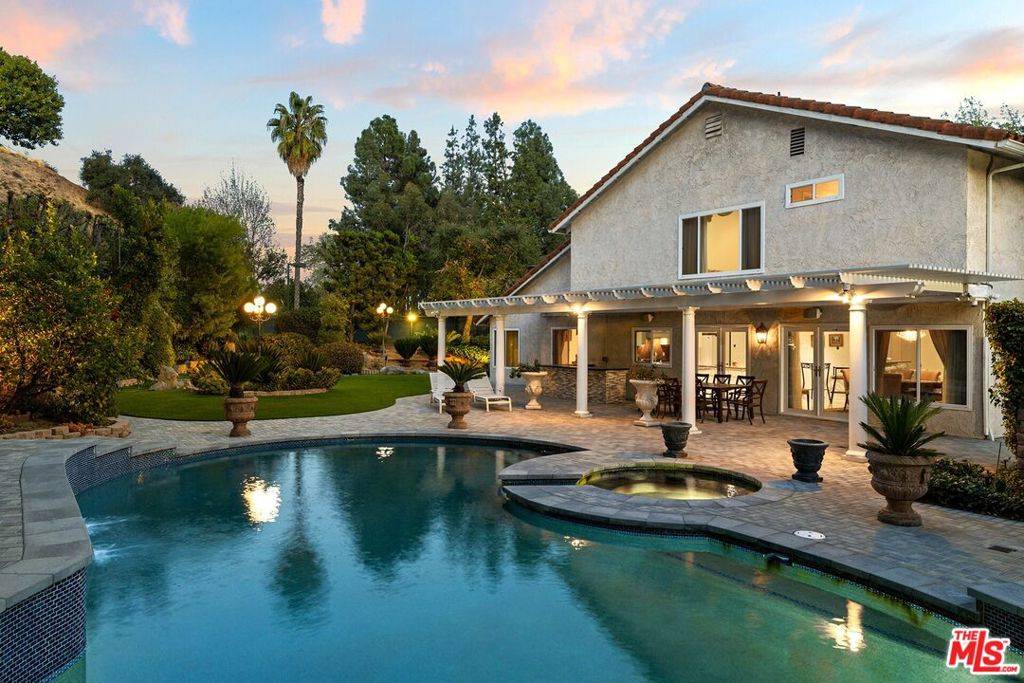 Sherman Oaks, CA 91403,16230 Meadowcrest RD