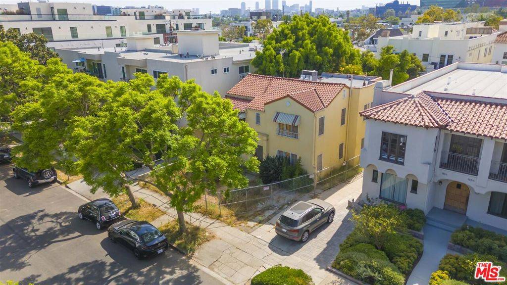 Los Angeles, CA 90069,745 N Croft AVE