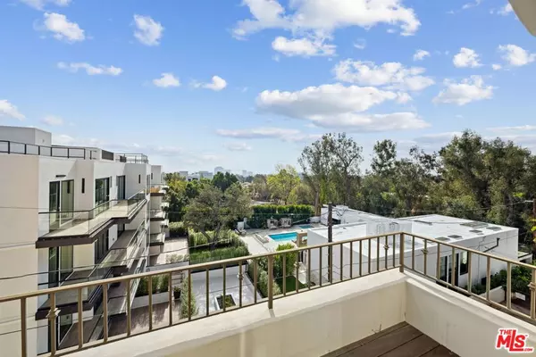 Los Angeles, CA 90049,453 S Barrington AVE #405
