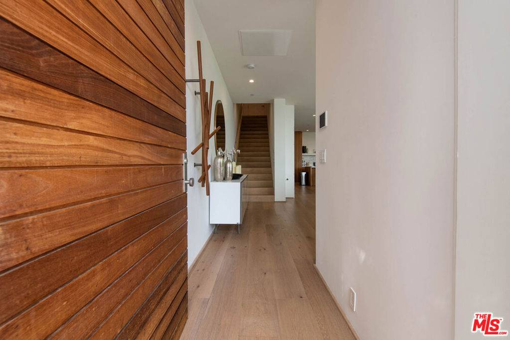 Pacific Palisades, CA 90272,1330 Monument ST