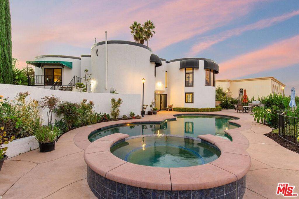 Encino, CA 91436,16894 Encino Hills DR