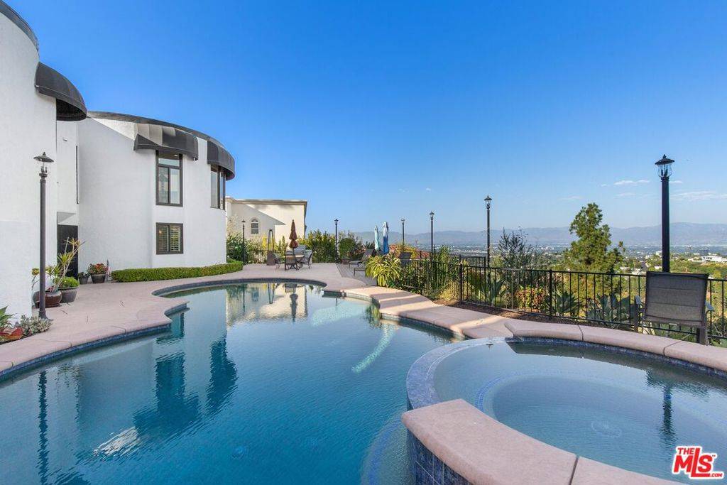16894 Encino Hills DR, Encino, CA 91436