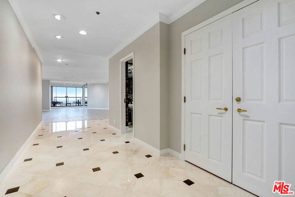 Los Angeles, CA 90024,10724 Wilshire BLVD #1209