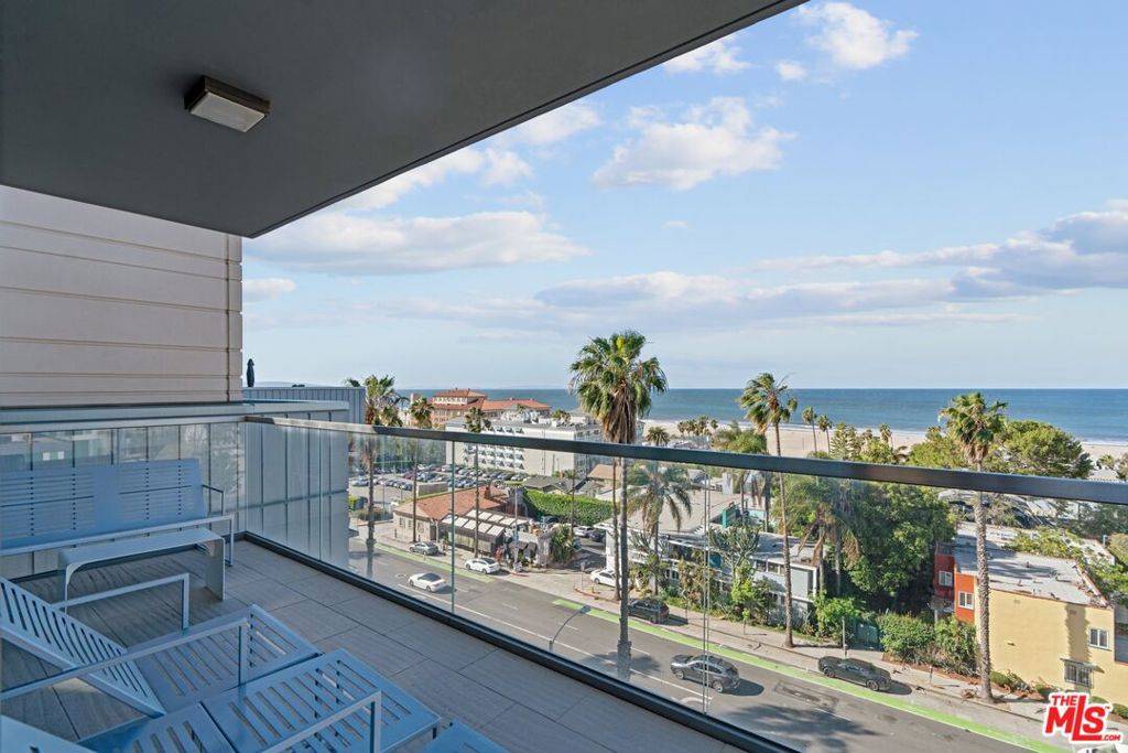 Santa Monica, CA 90401,1755 Ocean Avenue #810