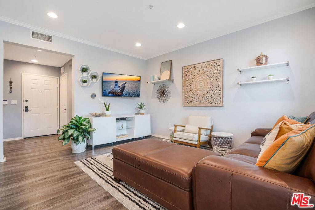 Playa Vista, CA 90094,6020 Seabluff DR #321