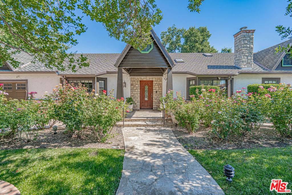 22651 Calvert ST, Woodland Hills, CA 91367