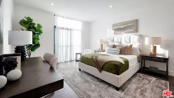 Beverly Hills, CA 90210,425 N Palm DR #301