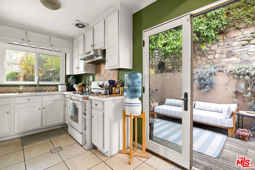 Los Angeles, CA 90042,6214 Bertha ST