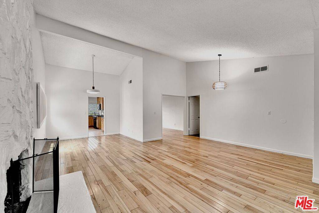 Topanga, CA 90290,3107 Hodler DR