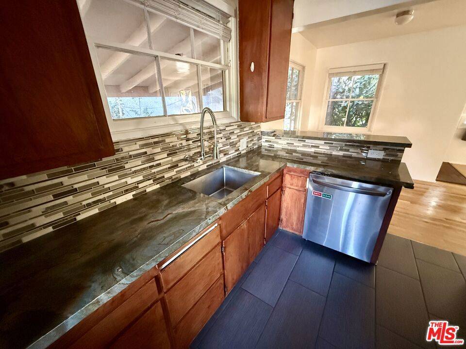 Los Angeles, CA 90064,2830 Glendon AVE