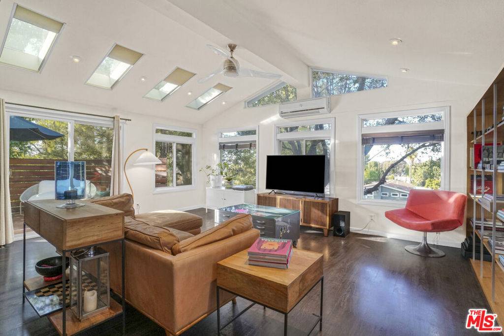 Woodland Hills, CA 91364,4201 Topanga Canyon BLVD #133