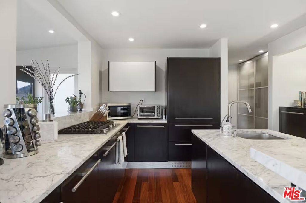 Los Angeles, CA 90046,7483 Palo Vista DR