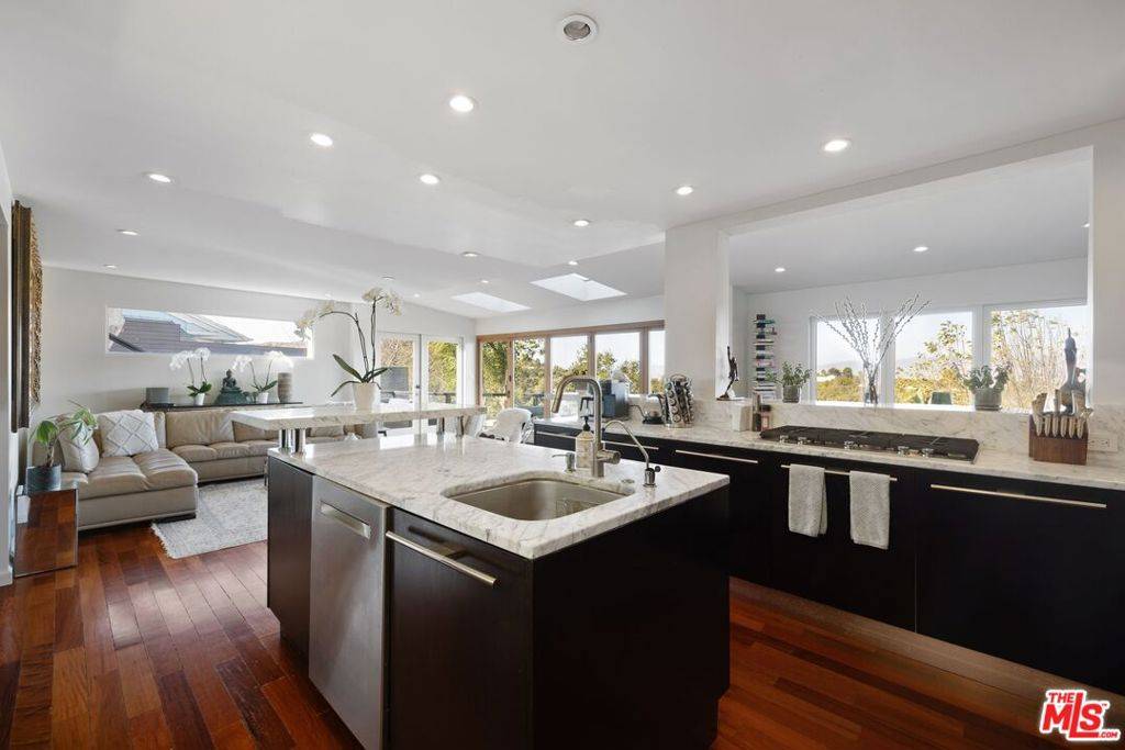Los Angeles, CA 90046,7483 Palo Vista DR