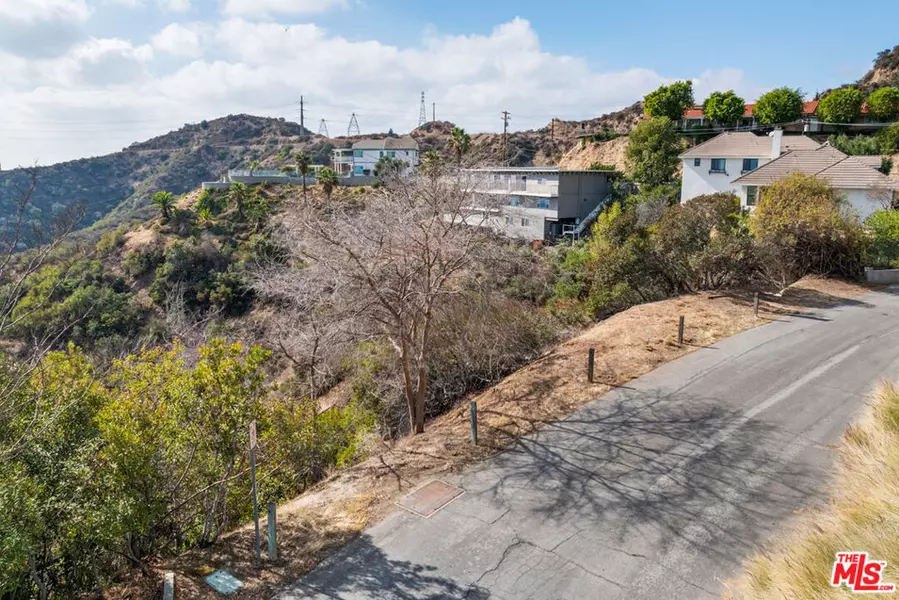 1570 Glen Oaks BLVD, Pasadena, CA 91105