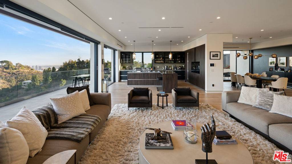 Los Angeles, CA 90049,1200 Linda Flora DR