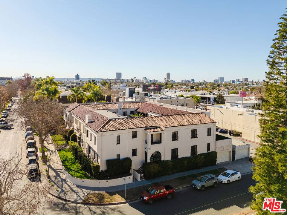 Los Angeles, CA 90036,455 N Sycamore AVE