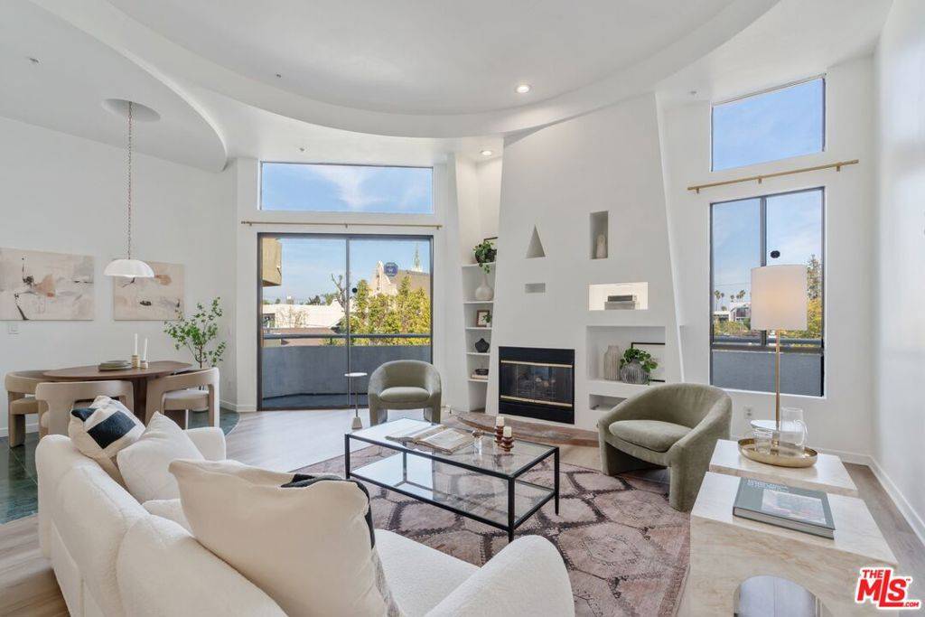 326 Westminster AVE #305, Los Angeles, CA 90020