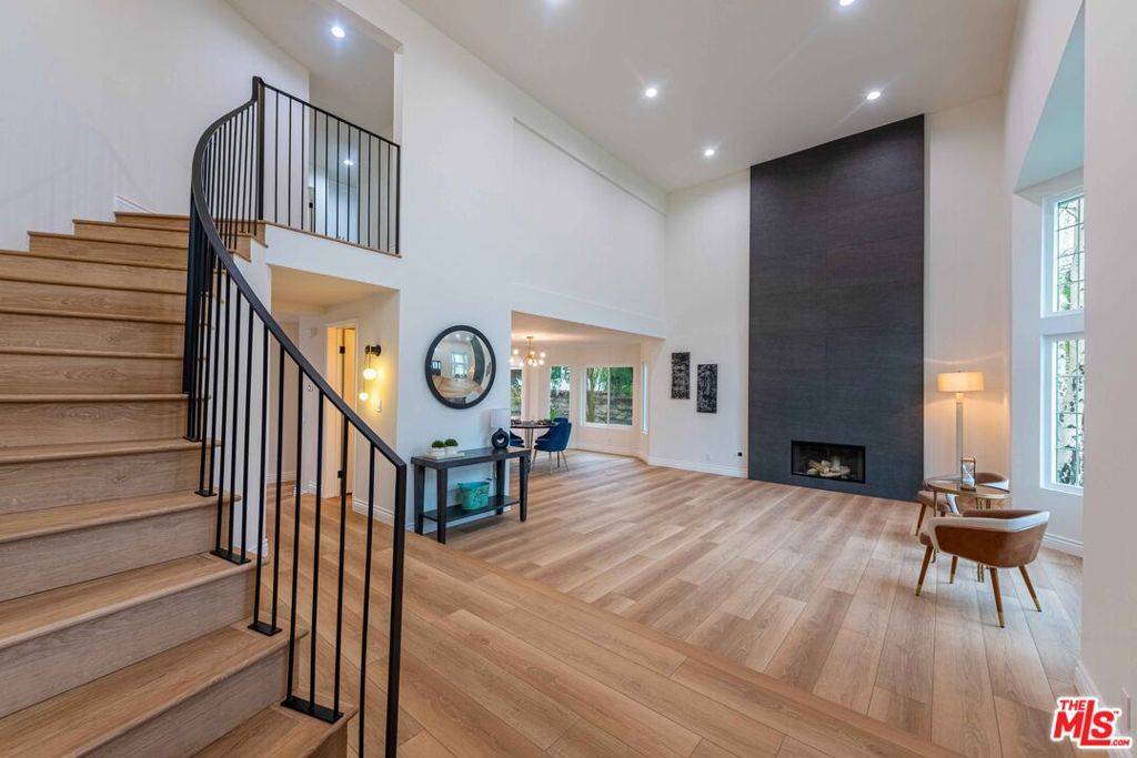 Agoura Hills, CA 91301,5718 Stonecrest DR