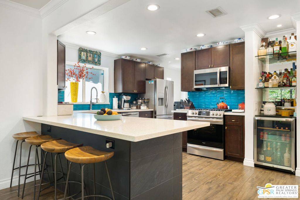 Palm Springs, CA 92264,1861 S Palm Canyon DR