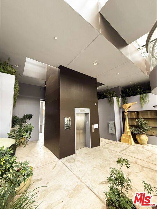 West Hollywood, CA 90069,8500 Melrose AVE #210