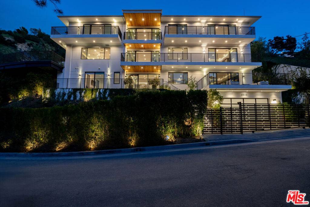 3820 Knobhill DR, Sherman Oaks, CA 91423