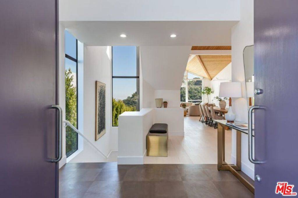 Los Angeles, CA 90077,1063 Stradella RD