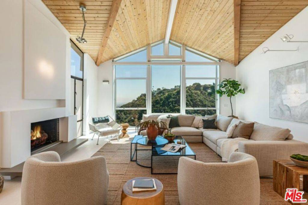 1063 Stradella RD, Los Angeles, CA 90077