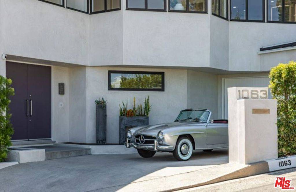 Los Angeles, CA 90077,1063 Stradella RD