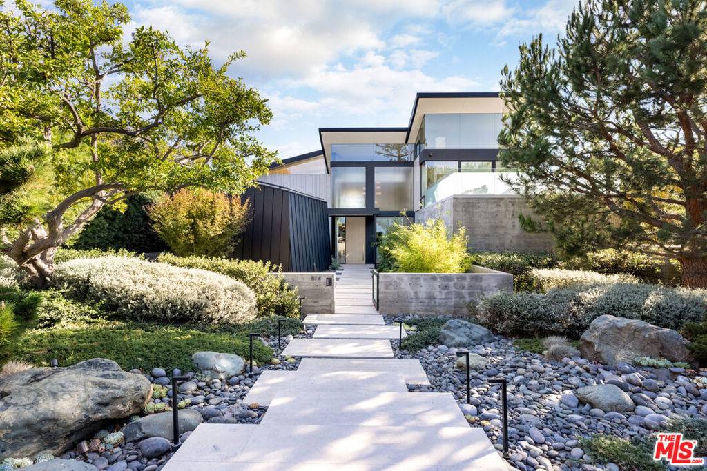 814 Toulon DR, Pacific Palisades, CA 90272