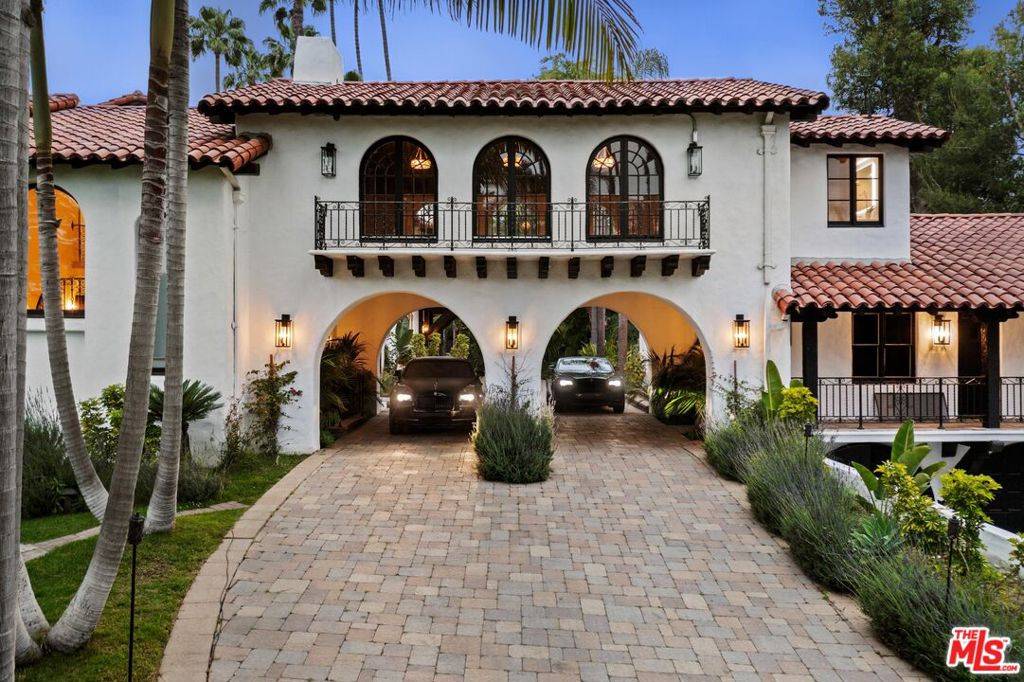 Beverly Hills, CA 90210,9451 Sunset BLVD