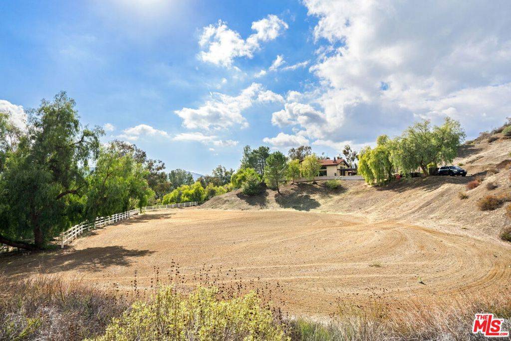 Calabasas, CA 91302,25615 Mulholland HWY