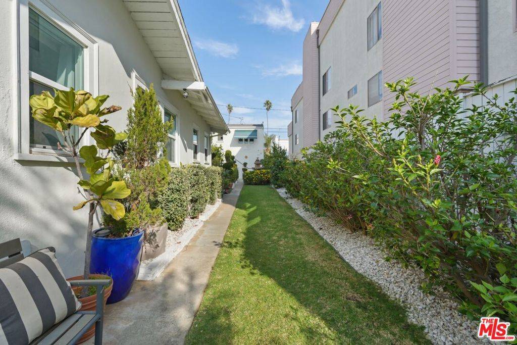 Santa Monica, CA 90403,1027 12th ST