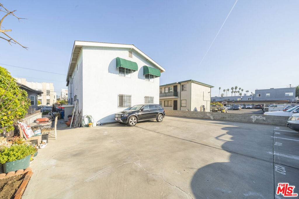 Los Angeles, CA 90006,1229 S Harvard BLVD