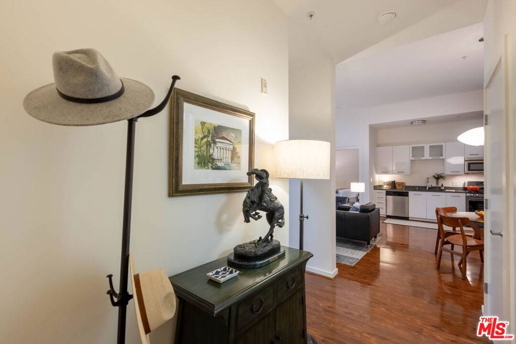 Pasadena, CA 91105,238 S Arroyo #209