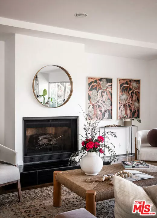 Los Angeles, CA 90068,2980 Durand DR