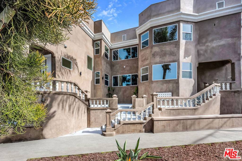 220 S Hoover ST, Los Angeles, CA 90004